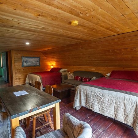 L'Auberge Refuge Du Trappeur Saint-Mathieu-du-Parc Eksteriør billede