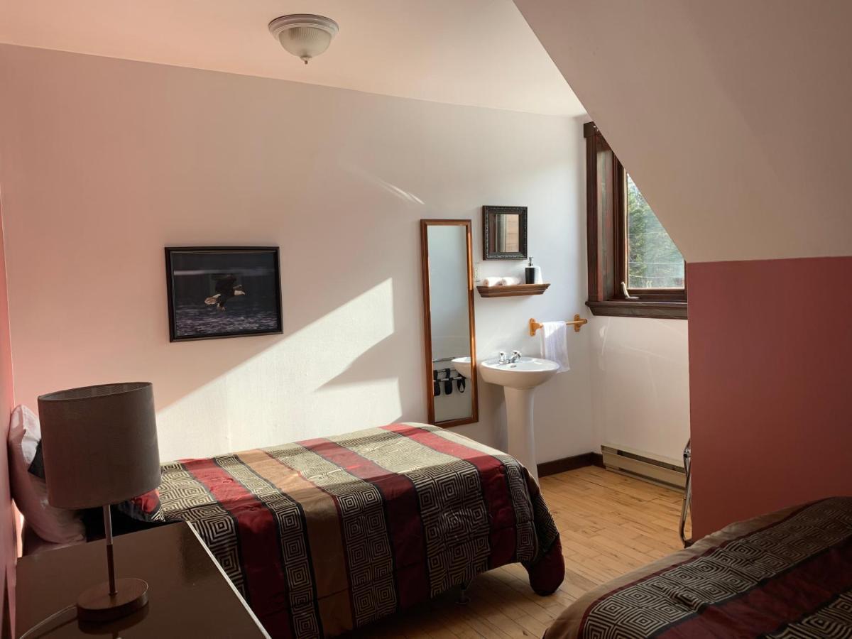 L'Auberge Refuge Du Trappeur Saint-Mathieu-du-Parc Eksteriør billede