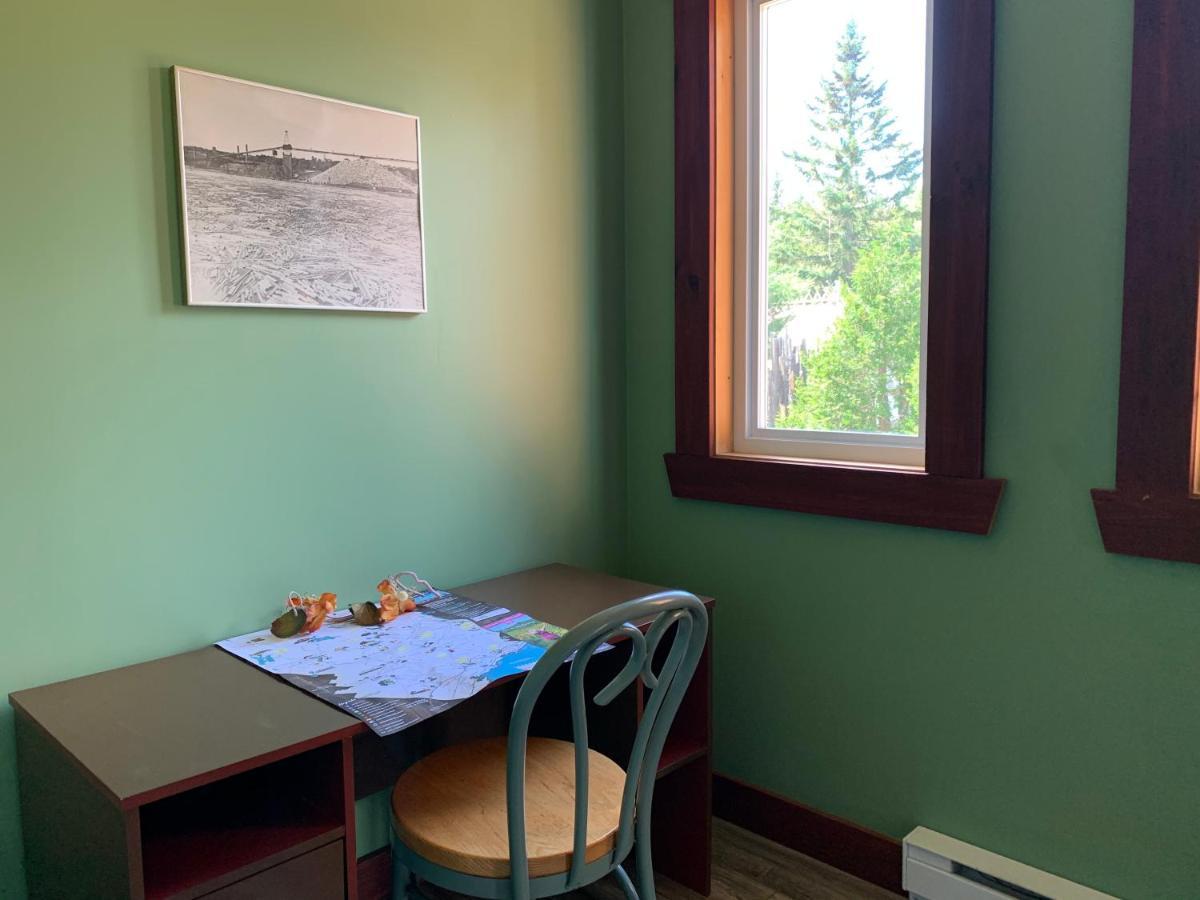 L'Auberge Refuge Du Trappeur Saint-Mathieu-du-Parc Eksteriør billede