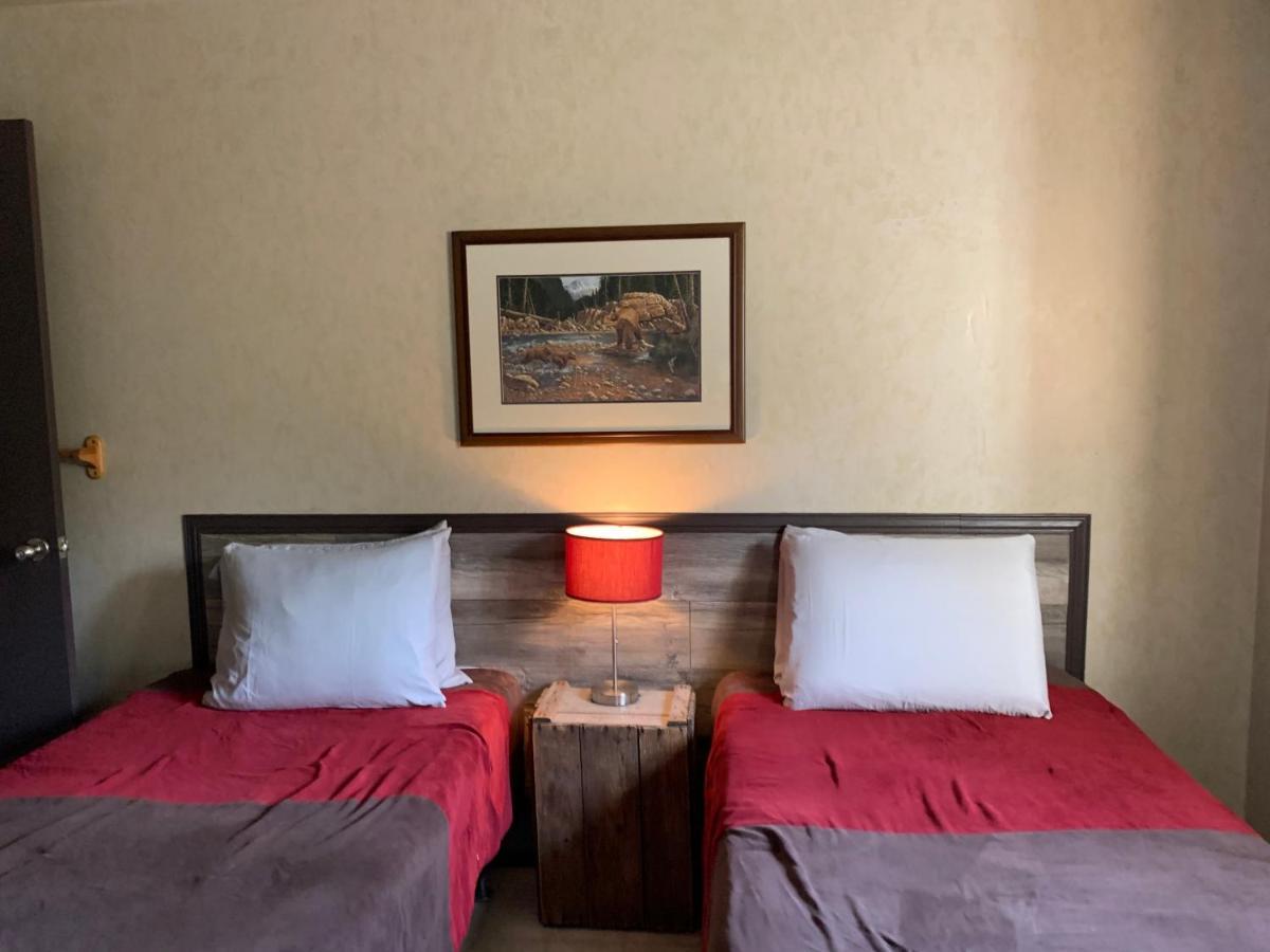 L'Auberge Refuge Du Trappeur Saint-Mathieu-du-Parc Eksteriør billede