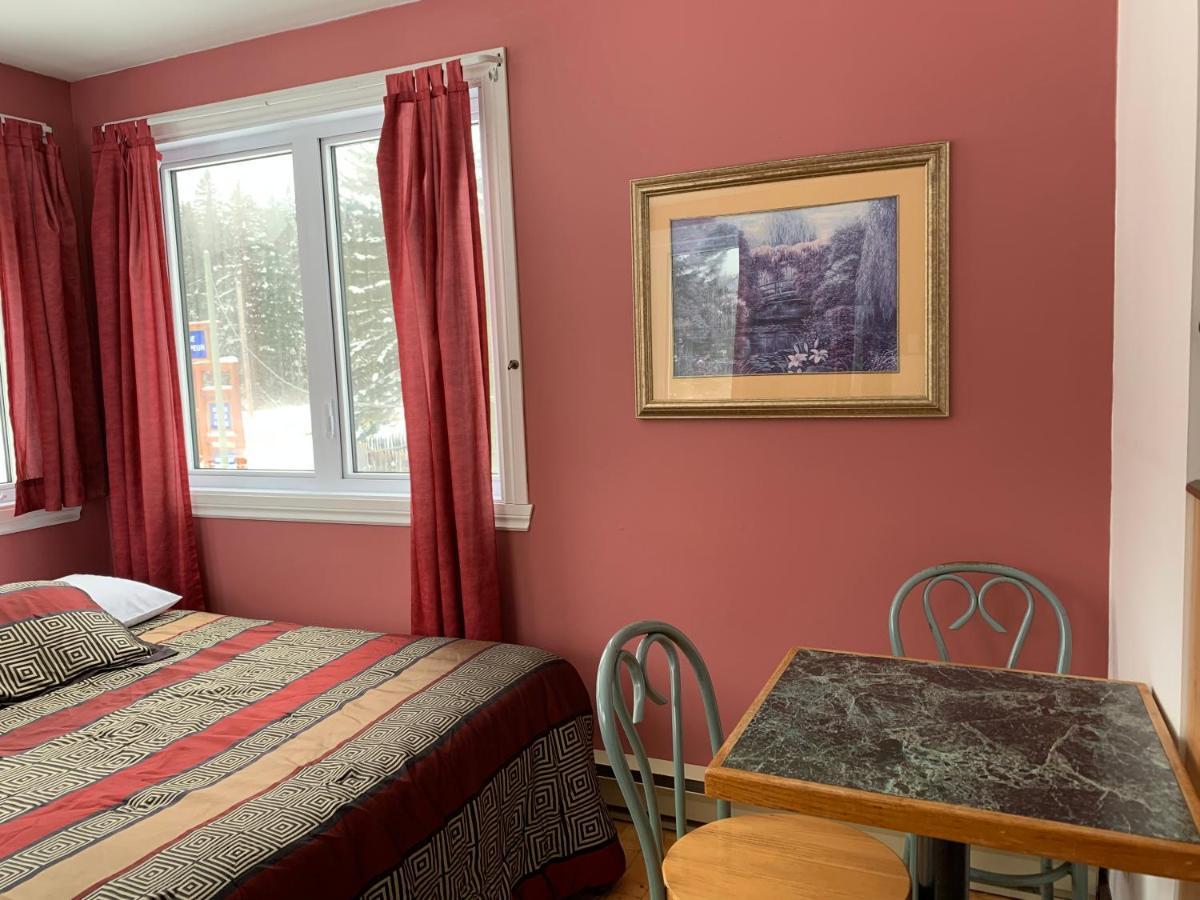 L'Auberge Refuge Du Trappeur Saint-Mathieu-du-Parc Eksteriør billede