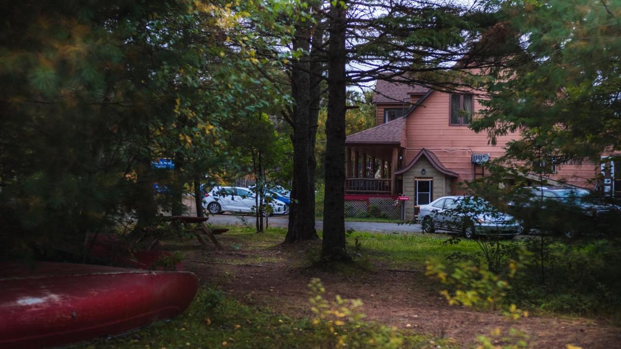 L'Auberge Refuge Du Trappeur Saint-Mathieu-du-Parc Eksteriør billede