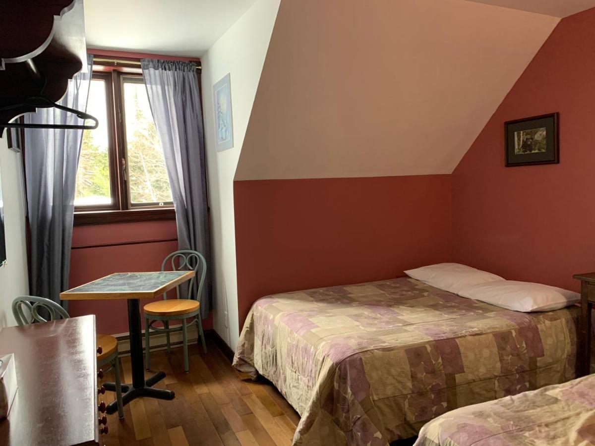 L'Auberge Refuge Du Trappeur Saint-Mathieu-du-Parc Eksteriør billede