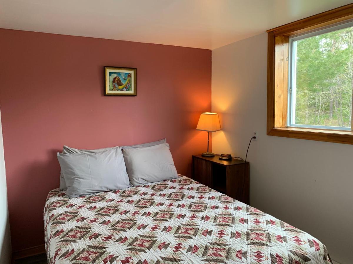 L'Auberge Refuge Du Trappeur Saint-Mathieu-du-Parc Eksteriør billede