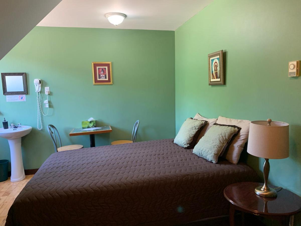 L'Auberge Refuge Du Trappeur Saint-Mathieu-du-Parc Eksteriør billede