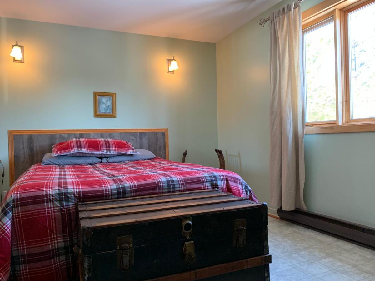 L'Auberge Refuge Du Trappeur Saint-Mathieu-du-Parc Eksteriør billede