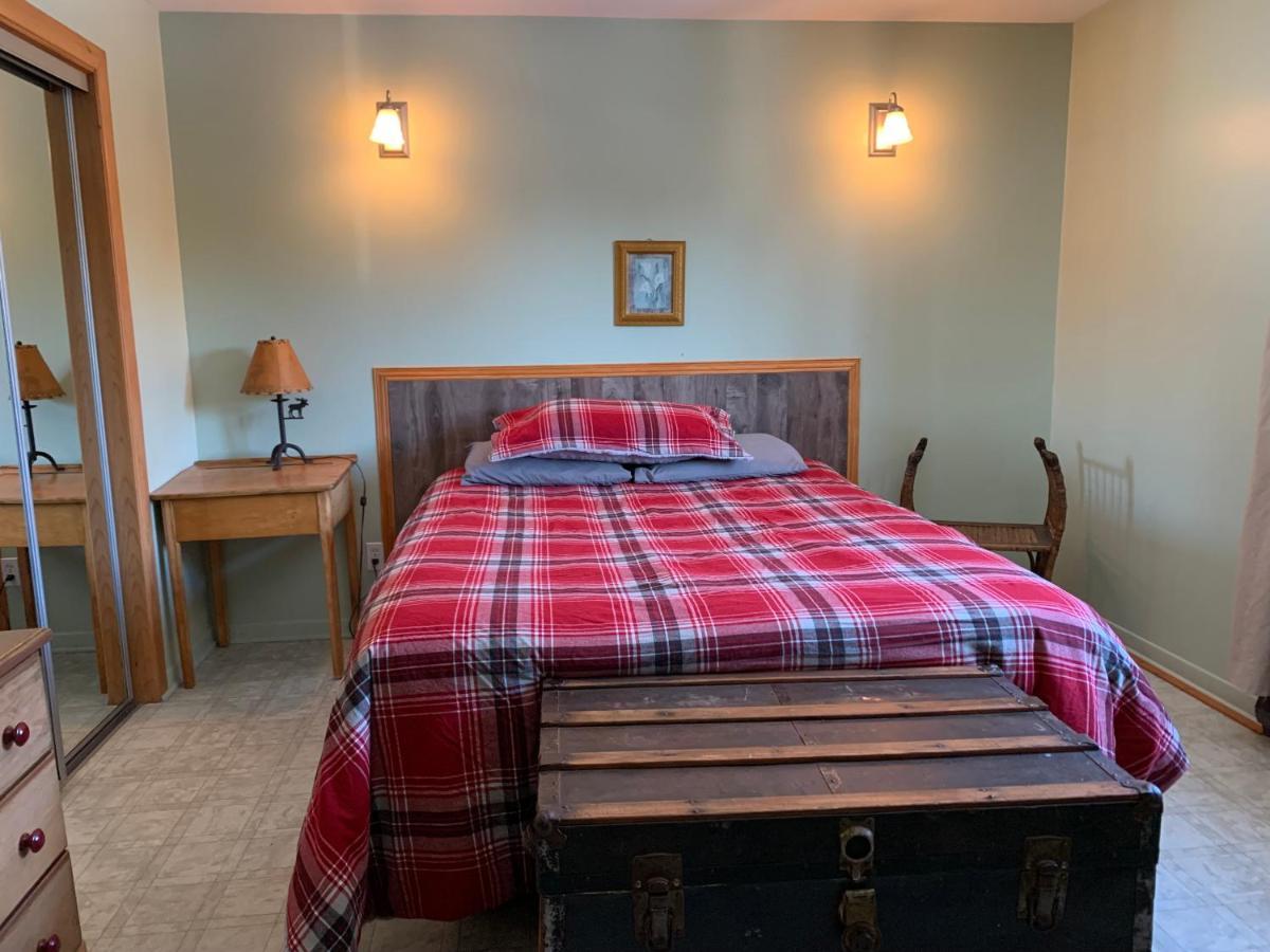 L'Auberge Refuge Du Trappeur Saint-Mathieu-du-Parc Eksteriør billede