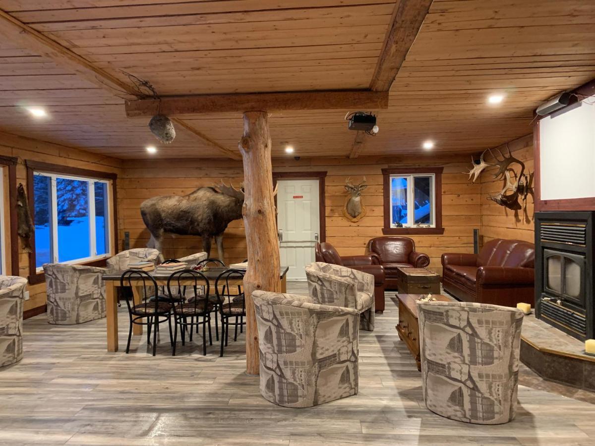 L'Auberge Refuge Du Trappeur Saint-Mathieu-du-Parc Eksteriør billede