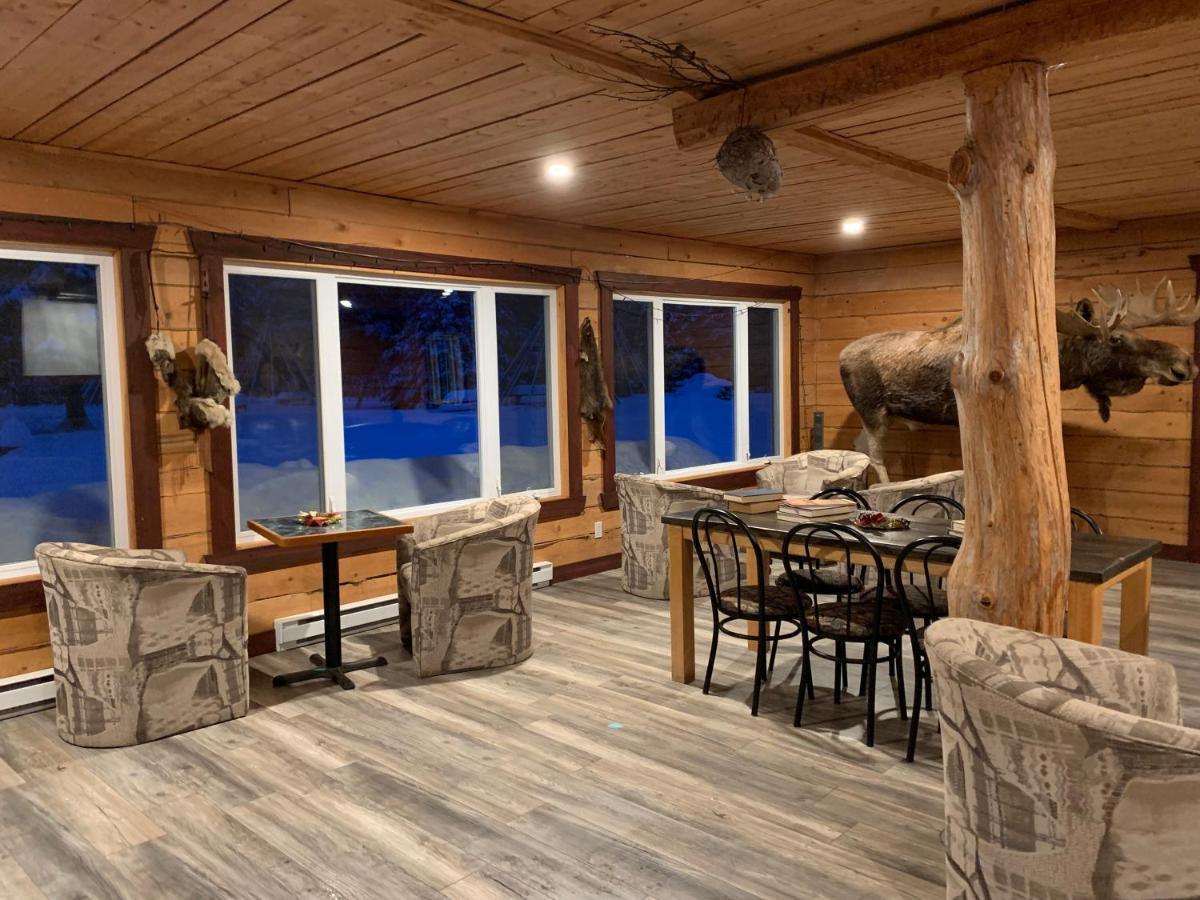 L'Auberge Refuge Du Trappeur Saint-Mathieu-du-Parc Eksteriør billede