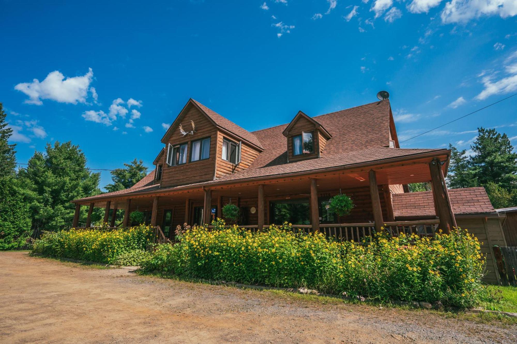 L'Auberge Refuge Du Trappeur Saint-Mathieu-du-Parc Eksteriør billede