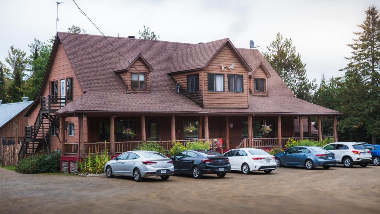 L'Auberge Refuge Du Trappeur Saint-Mathieu-du-Parc Eksteriør billede