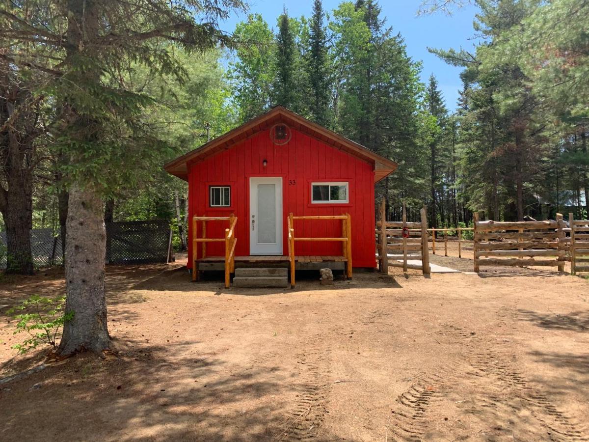L'Auberge Refuge Du Trappeur Saint-Mathieu-du-Parc Eksteriør billede